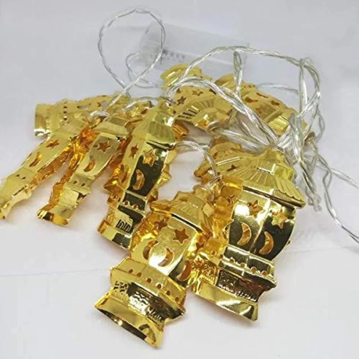 فرع نور رمضان نحاس على شكل فانوس بإضاءة LED ناعمة